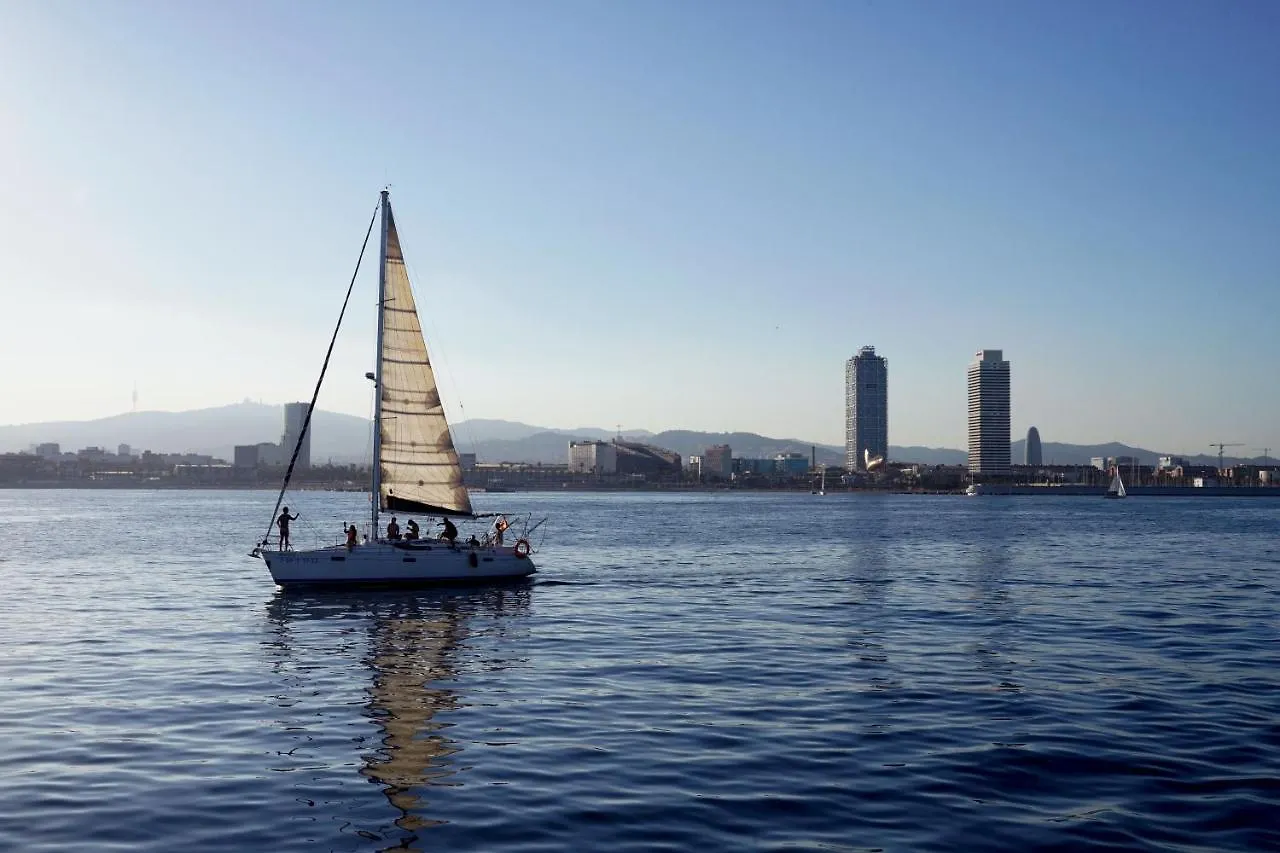 Bateau-hôtel Velero En Port Forum Sail Boat Barcelone
